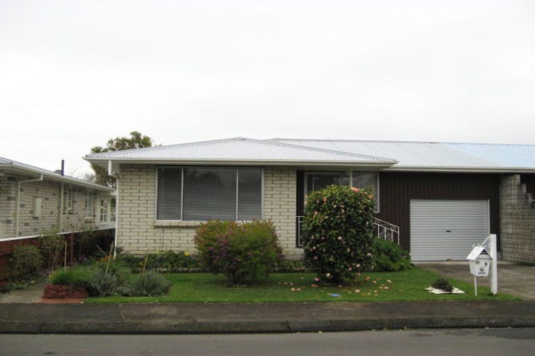 Photo of property in 6 Kowhai Street, Levin, 5510
