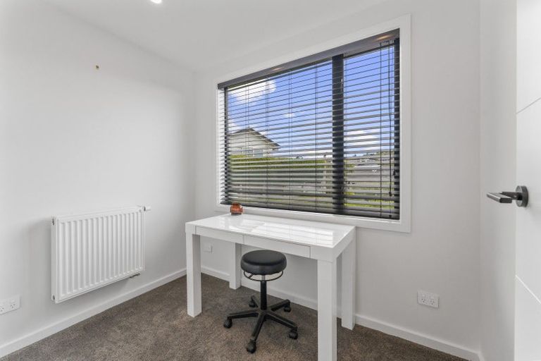 Photo of property in 21 Coprosma Crescent, Waipahihi, Taupo, 3330