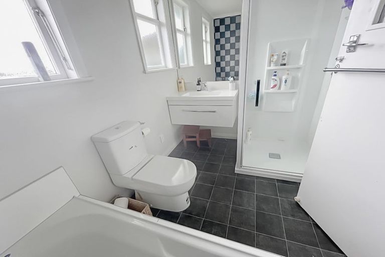 Photo of property in 27 Knowles Street, Terrace End, Palmerston North, 4410