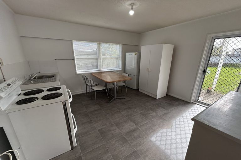 Photo of property in 220 Te Atatu Road, Te Atatu South, Auckland, 0610