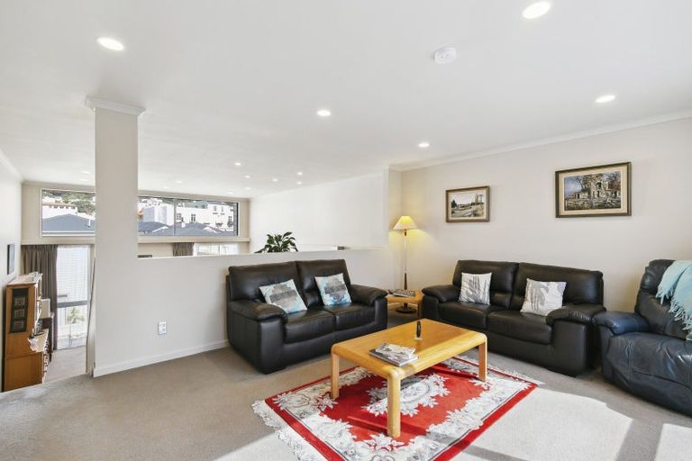 Photo of property in 13/15 Roxburgh Street, Mount Victoria, Wellington, 6011