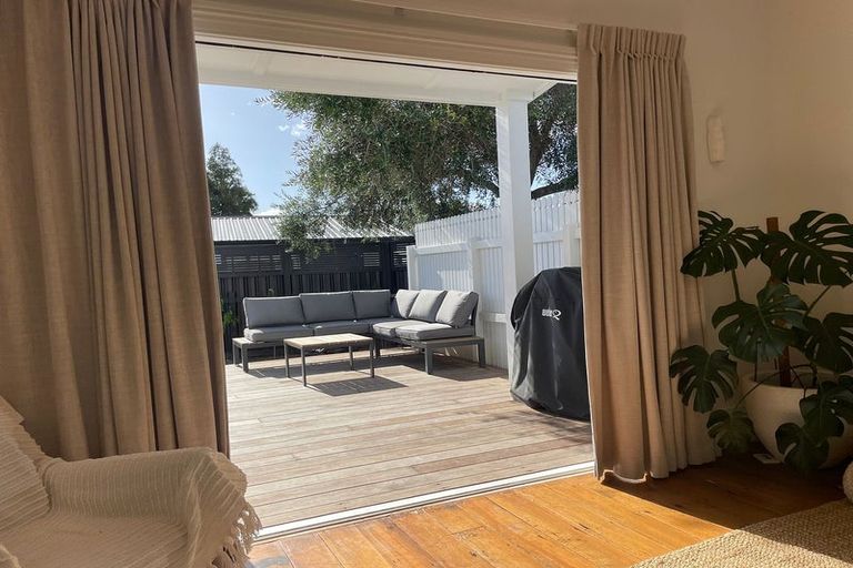 Photo of property in 11 Latham Street, Napier South, Napier, 4110