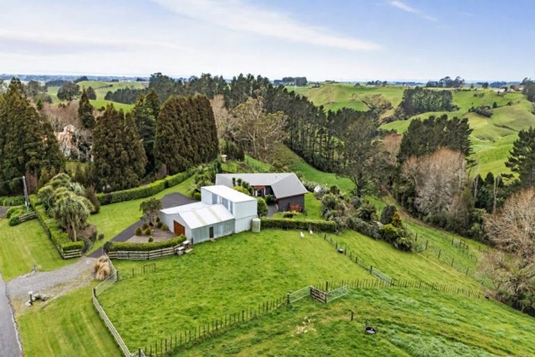 Photo of property in 225 Awai Road, Tarurutangi, New Plymouth, 4372