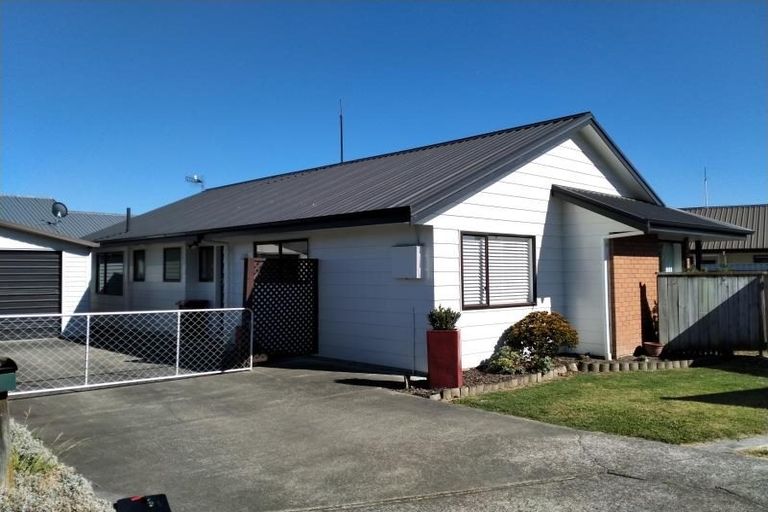 Photo of property in 2/12 Beveridge Place, Greenmeadows, Napier, 4112