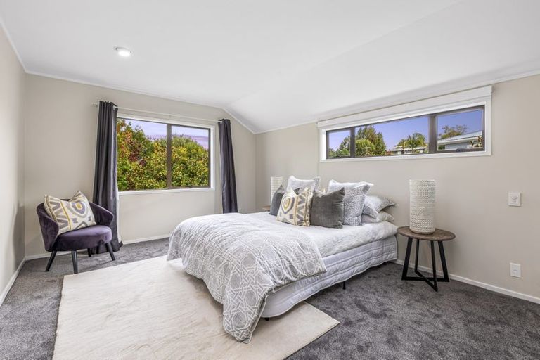 Photo of property in 14 Packham Place, Beach Haven, Auckland, 0626