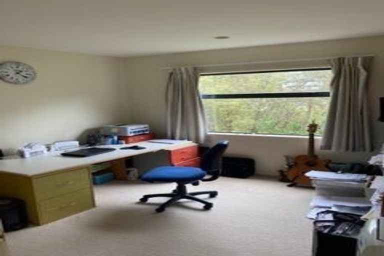 Photo of property in 8 Adelie Place, Murrays Bay, Auckland, 0630