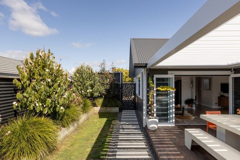 Photo of property in 28 Araroa Place, Papamoa Beach, Papamoa, 3118