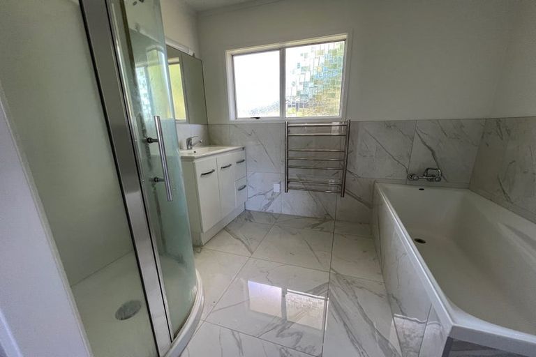 Photo of property in 17 Sumich Place, West Harbour, Auckland, 0618