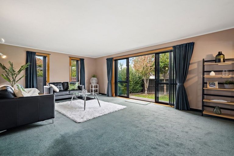 Photo of property in 30 Sarabande Avenue, Redwood, Christchurch, 8051