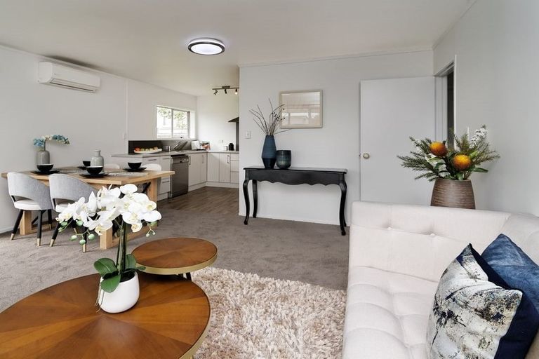 Photo of property in 2/56 Archibald Road, Kelston, Auckland, 0602