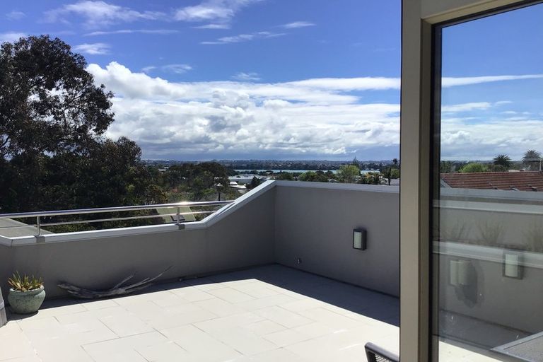 Photo of property in 2/145 Victoria Road, Devonport, Auckland, 0624