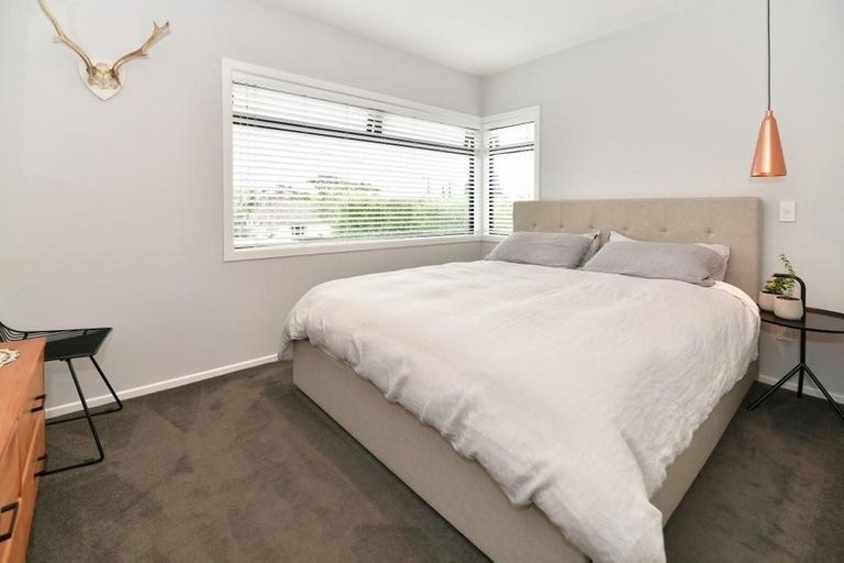 Photo of property in 1/30 John Jennings Drive, Oteha, Auckland, 0632