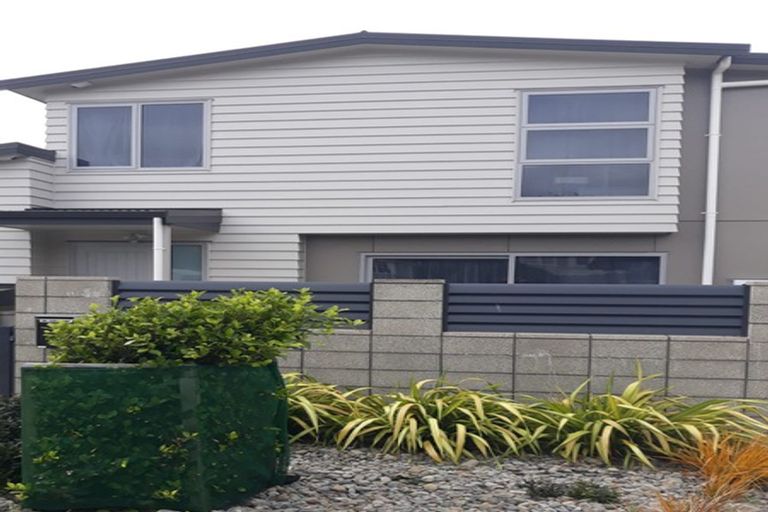 Photo of property in 2/113 Moorefield Road, Johnsonville, Wellington, 6037