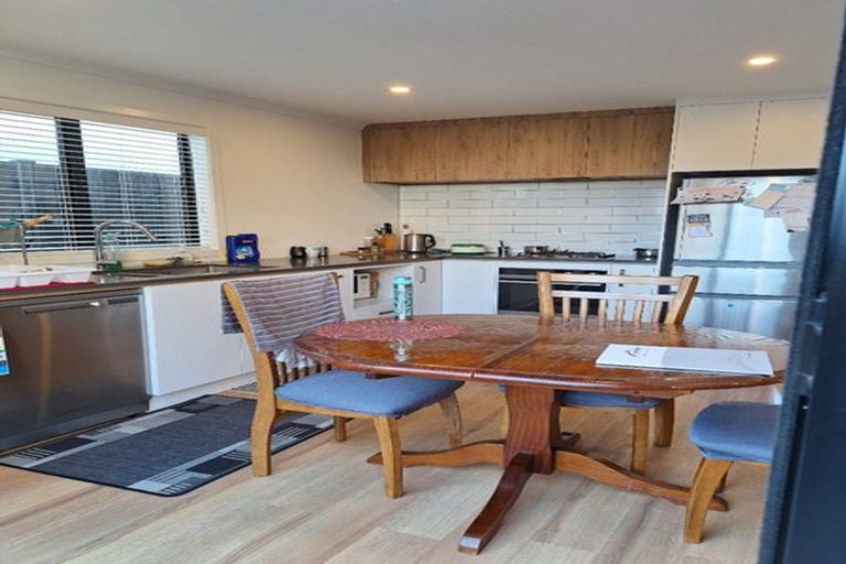 Photo of property in 6 Aston Crescent, Wallaceville, Upper Hutt, 5018