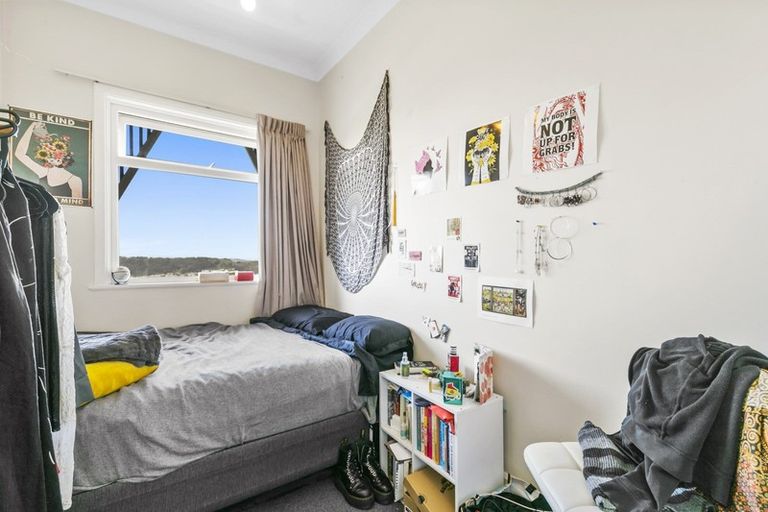 Photo of property in 112 Kelburn Parade, Kelburn, Wellington, 6012