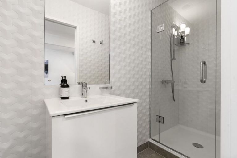 Photo of property in 11 Holyoake Place, Chatswood, Auckland, 0626