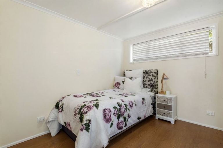 Photo of property in 2/1 Mulberry Place, Glenfield, Auckland, 0629