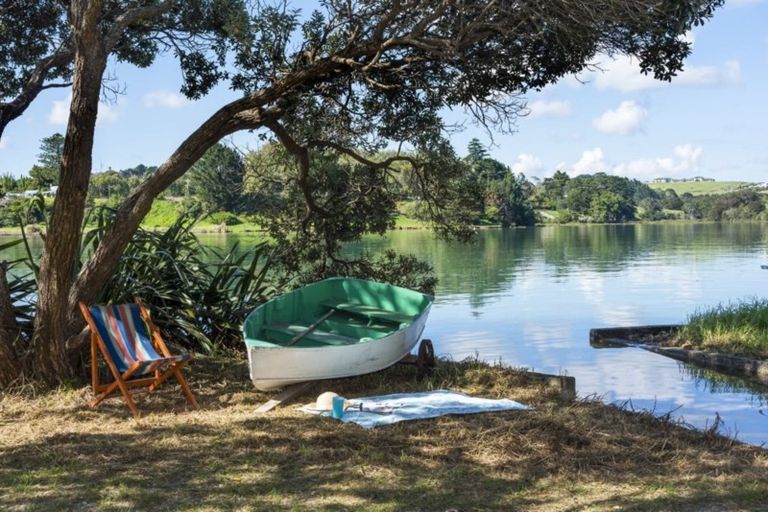 Photo of property in 39a Pohutukawa Avenue, Shelly Park, Auckland, 2014