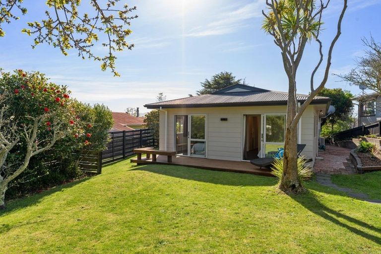 Photo of property in 16 Callender Terrace, Paraparaumu Beach, Paraparaumu, 5032