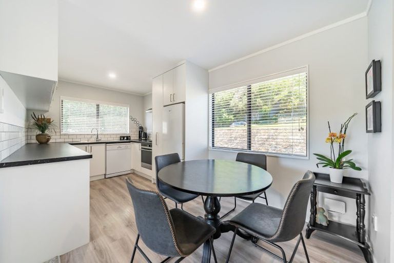 Photo of property in 2 Oaklands Grove, Clouston Park, Upper Hutt, 5018