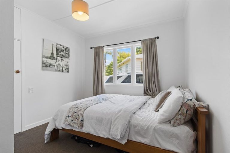 Photo of property in 6 Woodside Road, Massey, Auckland, 0614