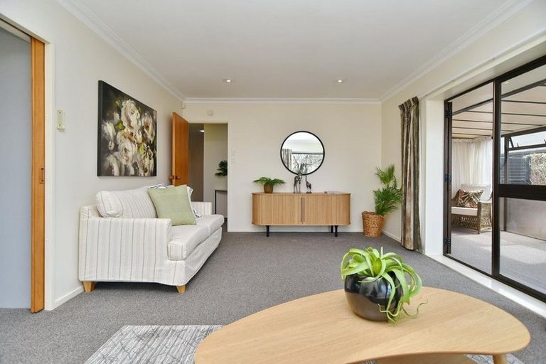 Photo of property in 7 Creese Place, Redwood, Christchurch, 8051