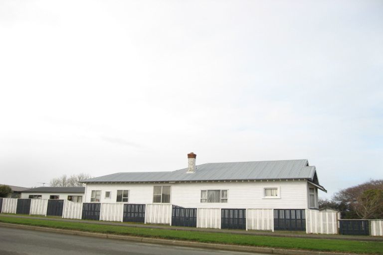 Photo of property in 737 Queens Drive, Waikiwi, Invercargill, 9810