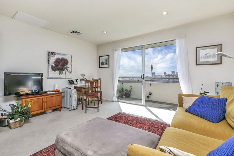 Photo of property in Luna Apartments, 6r/16 Burton Street, Grafton, Auckland, 1010