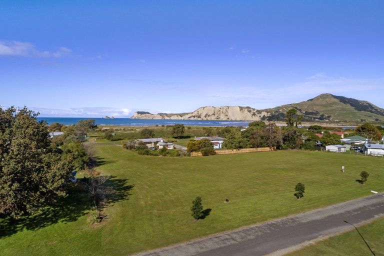 Photo of property in 1 Adventure Street, Tolaga Bay, 4077