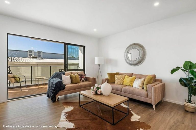 Photo of property in 20 Mina Way, Browns Bay, Auckland, 0630