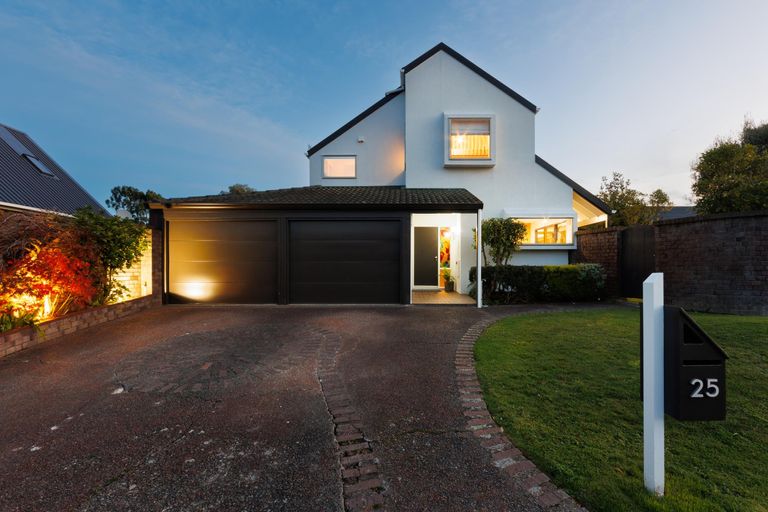 Photo of property in 25 Heathcote Place, Fitzherbert, Palmerston North, 4410