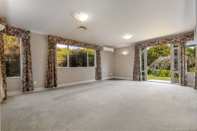 Photo of property in 40 Samwell Drive, Whitby, Porirua, 5024