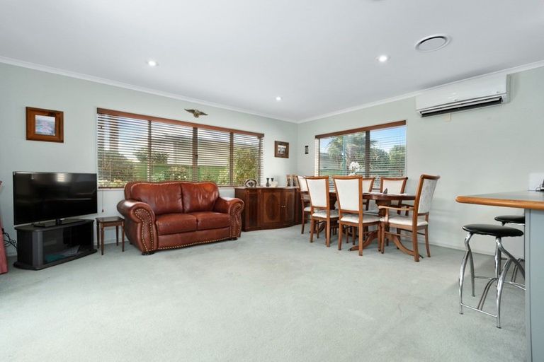 Photo of property in 10 Madeira Close, Papamoa Beach, Papamoa, 3118