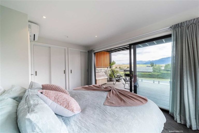 Photo of property in 7a Rannoch Drive, Jacks Point, Queenstown, 9371