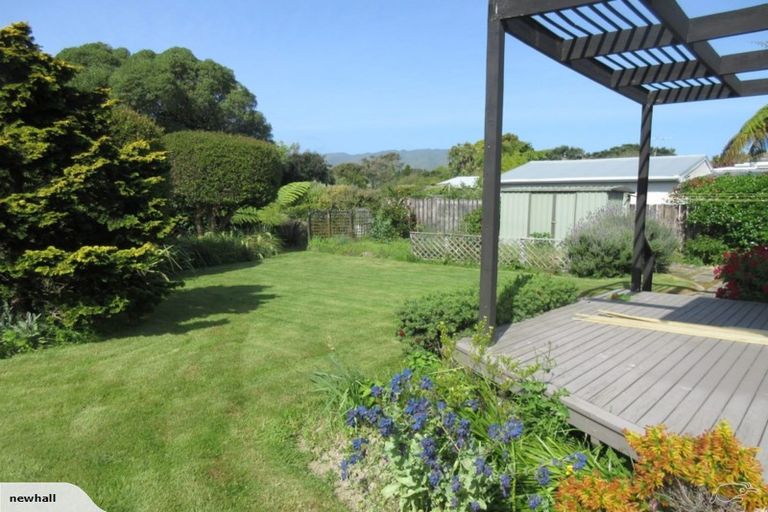 Photo of property in 211 Te Moana Road, Waikanae, 5036