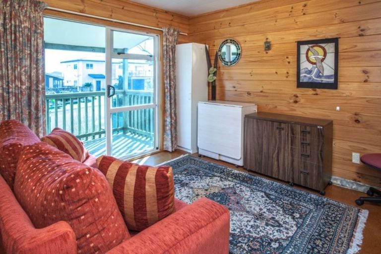 Photo of property in 127 Bruce Wallace Place, Whangamata, 3620