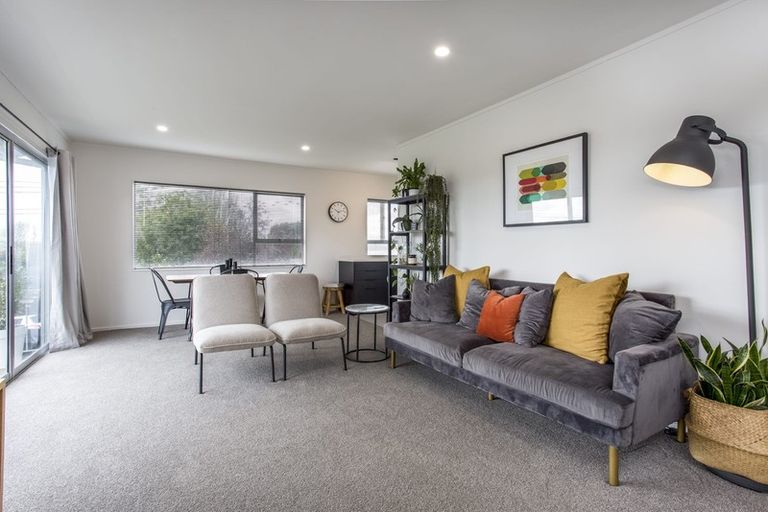Photo of property in 1/18a Sherwood Avenue, Te Atatu South, Auckland, 0610