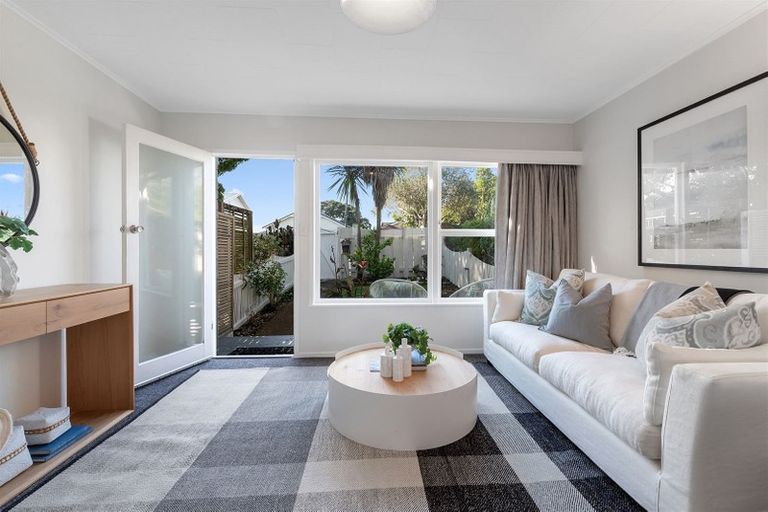 Photo of property in 2/67 Vauxhall Road, Devonport, Auckland, 0624