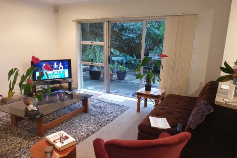 Photo of property in 17 Prestige Place, Castor Bay, Auckland, 0620