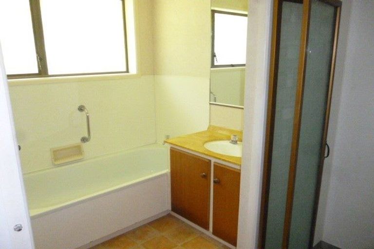 Photo of property in 2/23 Benygloe Place, Highland Park, Auckland, 2010