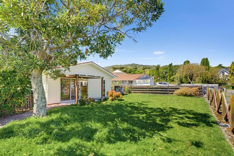 Photo of property in 34a Kanawa Street, Waikanae, 5036