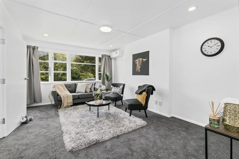 Photo of property in 214 Cambridge Terrace, Naenae, Lower Hutt, 5011