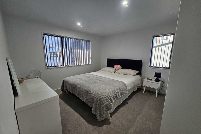 Photo of property in 12 Eileen Newey Place, Henderson, Auckland, 0612