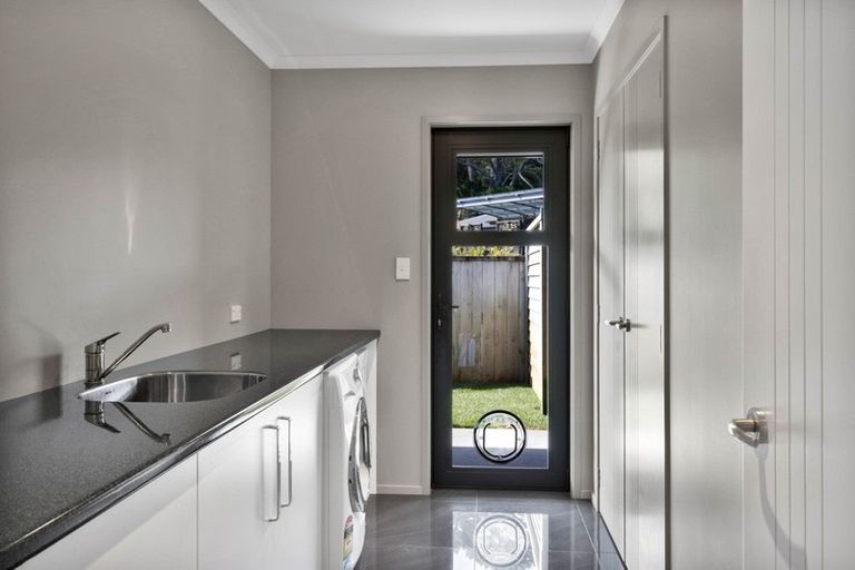 Photo of property in 5 Te Arakete Place, Hurworth, New Plymouth, 4310