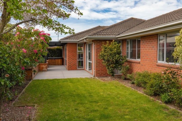 Photo of property in 31a Mataroa Place, Parklands, Christchurch, 8083