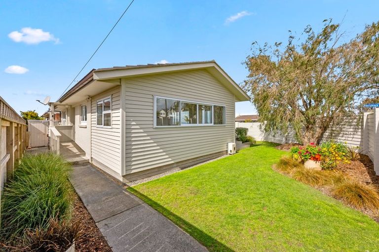 Photo of property in 1/30 Montgomery Avenue, Rothesay Bay, Auckland, 0630