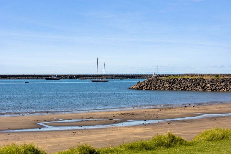 Photo of property in 22 Bayly Road, Moturoa, New Plymouth, 4310