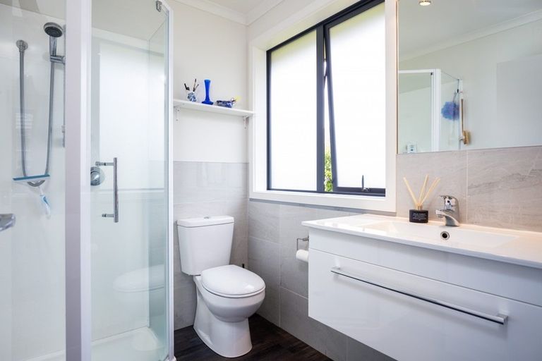 Photo of property in 25 Te Arakete Place, Hurworth, New Plymouth, 4310