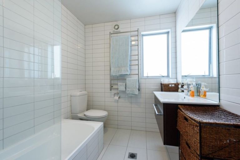 Photo of property in 10/3 Severn Street, Island Bay, Wellington, 6023