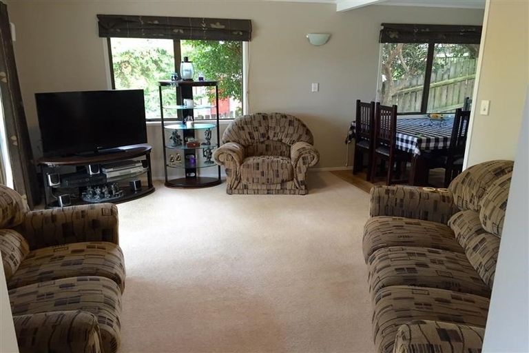 Photo of property in 1/27 Wilkinson Way, Browns Bay, Auckland, 0630